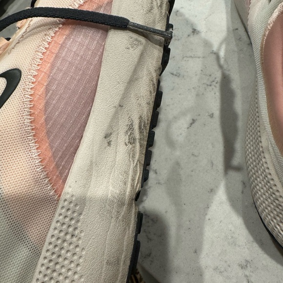 Women’s Nikes - Picture 8 of 9